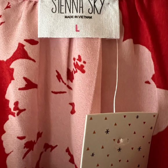 Sienna Sky Red & Pink V-Neck Crop Shirt - Picture 3 of 7